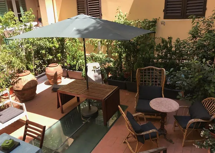 The Terrace In Santa Croce Florencia